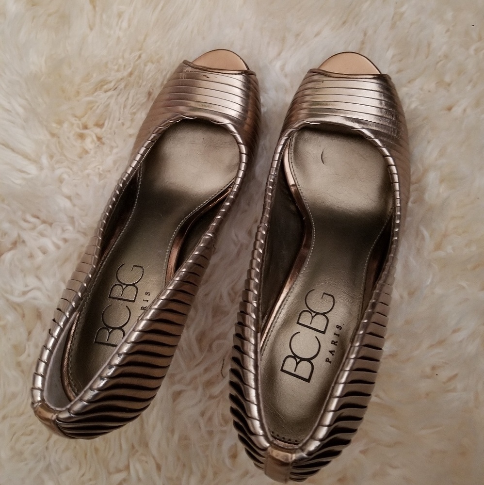BCBG Metallic Gold Pl-Lexey pump